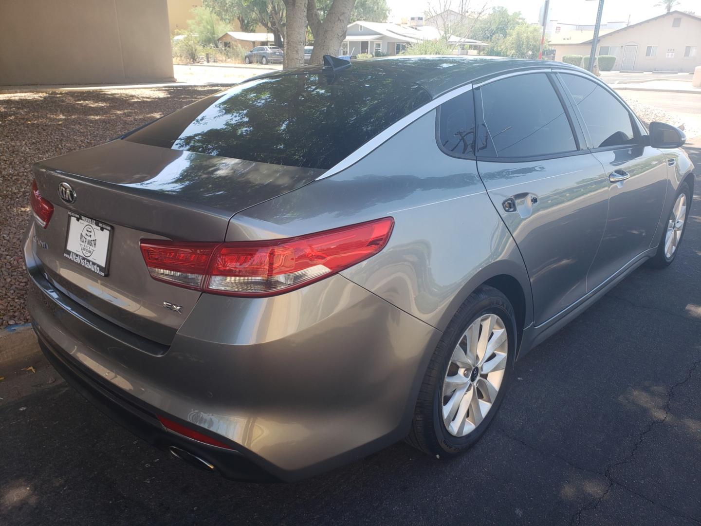 2016 /gray and black Kia Optima ex (5XXGU4L3XGG) with an 2.4L L4 DOHC 16V engine, 6-Speed Automatic transmission, located at 323 E Dunlap Ave., Phoenix, AZ, 85020, (602) 331-9000, 33.567677, -112.069000 - Photo#3